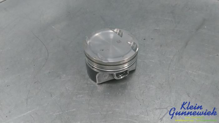 Used Piston Volkswagen Passat Price € 80,00 Margin scheme offered by Klein Gunnewiek Autodemontage & Motorentechniek
