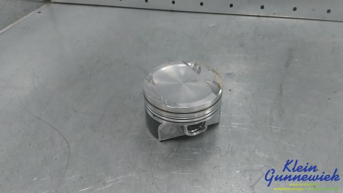 Used Piston Volkswagen Passat Price € 80,00 Margin scheme offered by Klein Gunnewiek Autodemontage & Motorentechniek