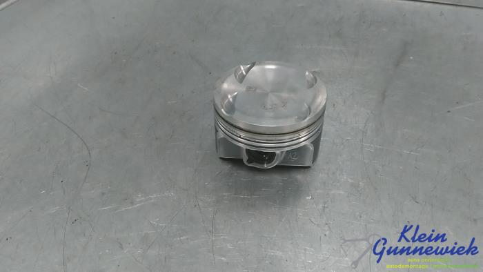 Used Piston Volkswagen Passat Price € 80,00 Margin scheme offered by Klein Gunnewiek Autodemontage & Motorentechniek