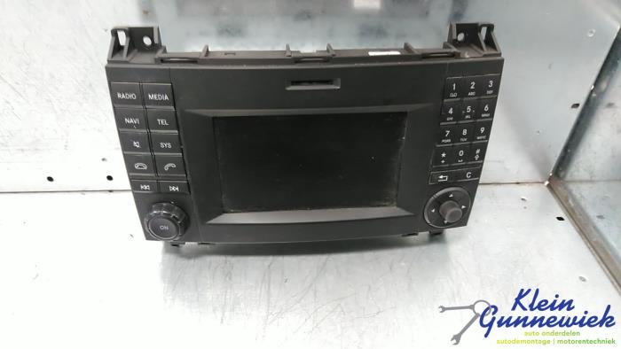 Usagé Système navigation Mercedes Vito Prix € 183,00 Règlement à la marge proposé par Klein Gunnewiek Autodemontage & Motorentechniek