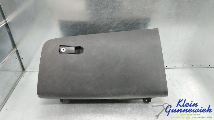 Begagnade Handskfack Mercedes Vito Pris € 50,00 Marginaltabell erbjuds av Klein Gunnewiek Autodemontage & Motorentechniek