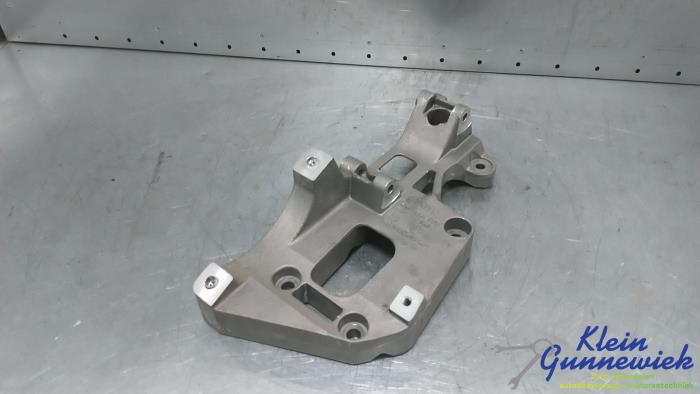 Usagé Support dynamo bas Volkswagen Golf Prix € 22,00 Règlement à la marge proposé par Klein Gunnewiek Autodemontage & Motorentechniek