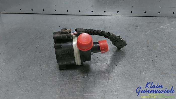 Używane Pompa wodna Audi RS7 Cena € 19,00 Procedura marży oferowane przez Klein Gunnewiek Autodemontage & Motorentechniek