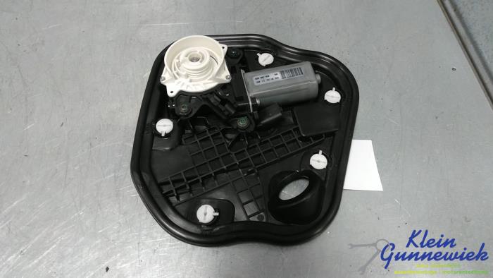 Door soft close latching motor