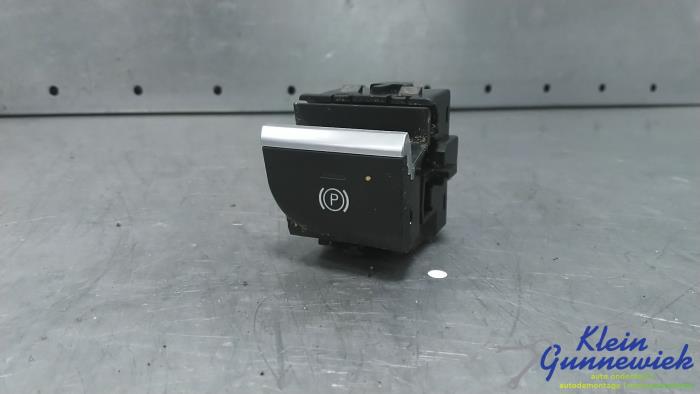 Używane Przelacznik hamulca postojowego Audi A3 Cena € 20,00 Procedura marży oferowane przez Klein Gunnewiek Autodemontage & Motorentechniek