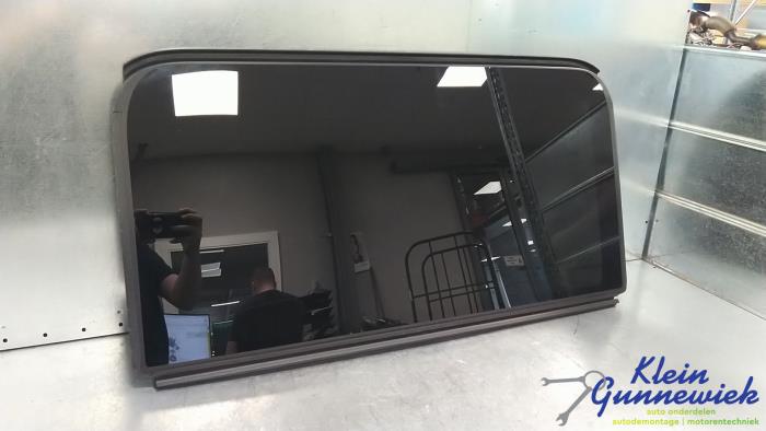 Używane Szyba szyberdachu Volkswagen T-Roc Cena € 187,00 Procedura marży oferowane przez Klein Gunnewiek Autodemontage & Motorentechniek