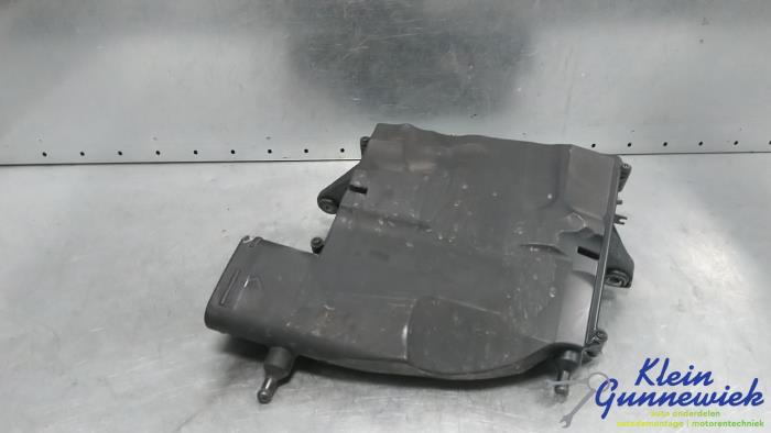 Begagnade Luftfilterhus Mercedes R-Klasse Pris € 25,00 Marginaltabell erbjuds av Klein Gunnewiek Autodemontage & Motorentechniek