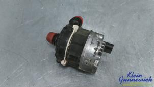 Usagé Pompe à eau Mercedes S-Klasse Prix € 125,00 Règlement à la marge proposé par Klein Gunnewiek Autodemontage & Motorentechniek