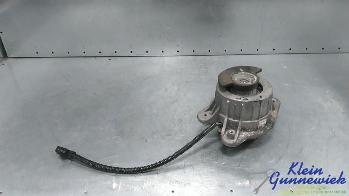 Used Engine mount Mercedes S-Klasse Price € 66,00 Margin scheme offered by Klein Gunnewiek Autodemontage & Motorentechniek