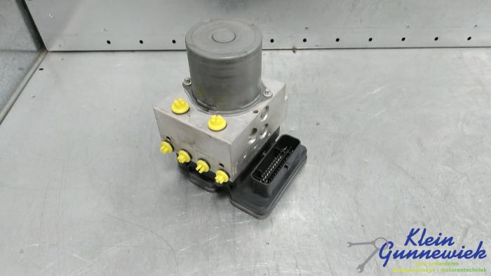 Used ABS pump Mercedes S-Klasse Price € 326,00 Margin scheme offered by Klein Gunnewiek Autodemontage & Motorentechniek