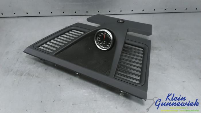 Begagnade Klocka Porsche Panamera Pris € 395,00 Marginaltabell erbjuds av Klein Gunnewiek Autodemontage & Motorentechniek