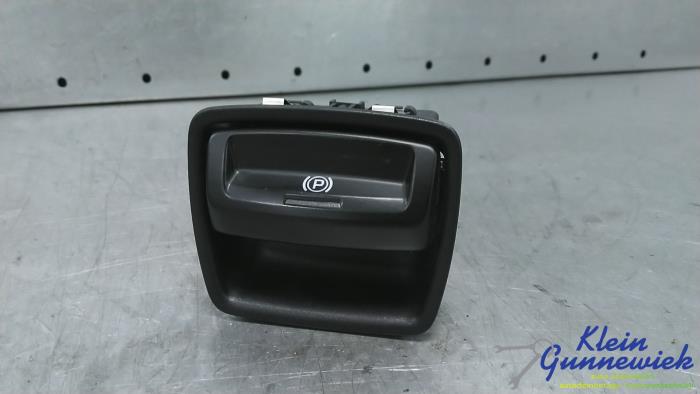 Używane Przelacznik hamulca postojowego Porsche Panamera Cena € 65,00 Procedura marży oferowane przez Klein Gunnewiek Autodemontage & Motorentechniek