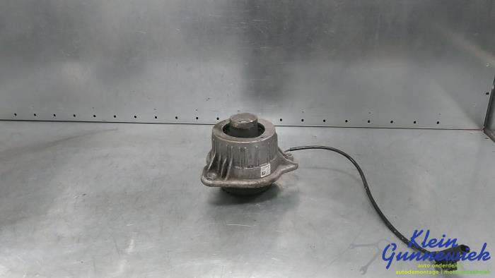Usagé Support moteur Mercedes S-Klasse Prix € 56,00 Règlement à la marge proposé par Klein Gunnewiek Autodemontage & Motorentechniek