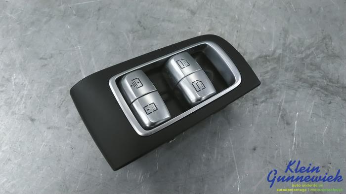 Używane Przelacznik combi okienny Mercedes S-Klasse Cena € 23,00 Procedura marży oferowane przez Klein Gunnewiek Autodemontage & Motorentechniek