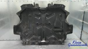Usagé Cache sous moteur Mercedes S-Klasse Prix € 95,00 Règlement à la marge proposé par Klein Gunnewiek Autodemontage & Motorentechniek