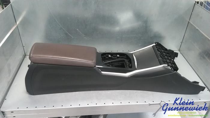 Begagnade Armstöd BMW 4-Serie Pris € 345,00 Marginaltabell erbjuds av Klein Gunnewiek Autodemontage & Motorentechniek