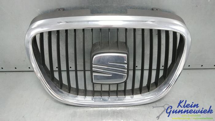 Używane Grill Seat Altea Cena € 35,00 Procedura marży oferowane przez Klein Gunnewiek Autodemontage & Motorentechniek
