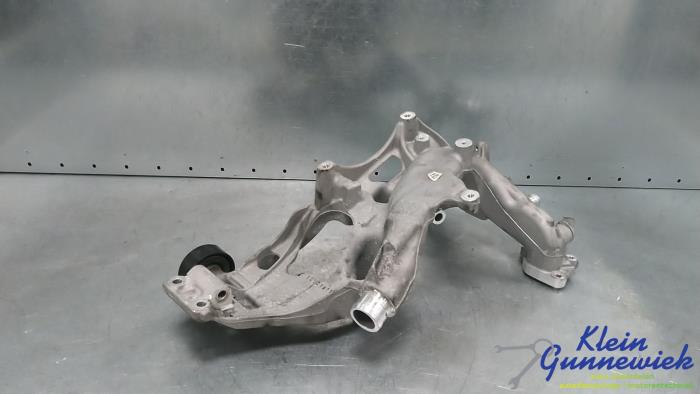 Usagé Support dynamo bas Mercedes GLA Prix € 23,00 Règlement à la marge proposé par Klein Gunnewiek Autodemontage & Motorentechniek