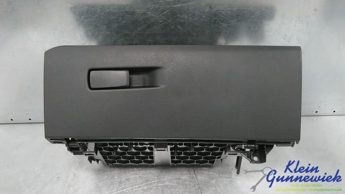 Begagnade Handskfack BMW X1 Pris € 27,00 Marginaltabell erbjuds av Klein Gunnewiek Autodemontage & Motorentechniek