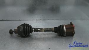 Begagnade Drivaxel, höger fram Audi A4 Pris € 75,00 Marginaltabell erbjuds av Klein Gunnewiek Autodemontage & Motorentechniek