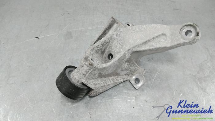 Usagé Support dynamo bas Mercedes B-Klasse Prix € 55,00 Règlement à la marge proposé par Klein Gunnewiek Autodemontage & Motorentechniek