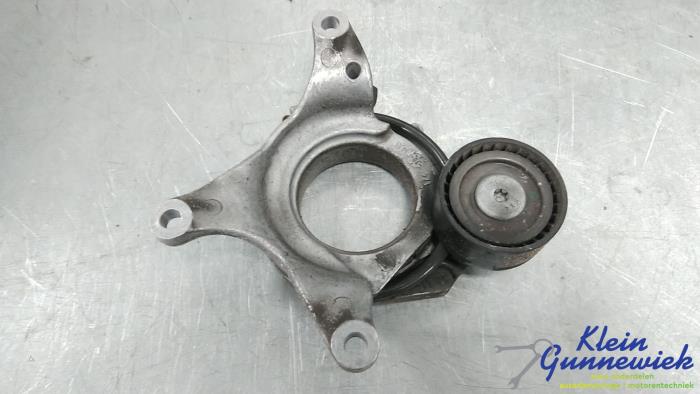 Usados Rodillo tensor correa múltiple Mercedes B-Klasse Precio € 32,00 Norma de margen ofrecido por Klein Gunnewiek Autodemontage & Motorentechniek