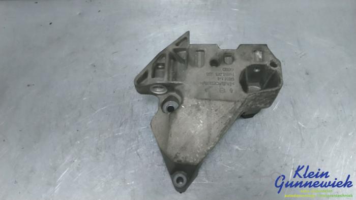 Używane Wspornik silnika Seat Altea Cena € 30,00 Procedura marży oferowane przez Klein Gunnewiek Autodemontage & Motorentechniek