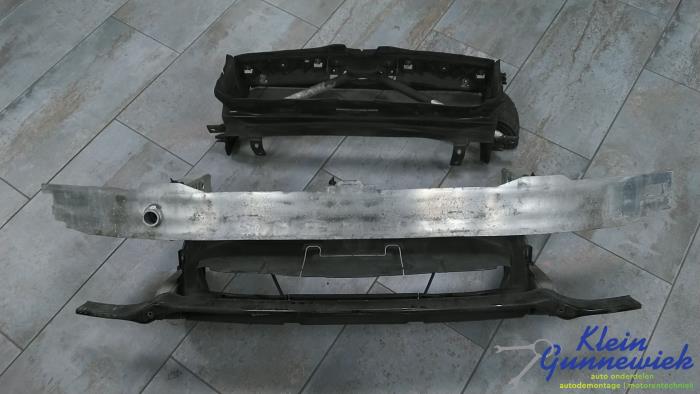 Begagnade Front BMW 3-Serie Pris € 250,00 Marginaltabell erbjuds av Klein Gunnewiek Autodemontage & Motorentechniek