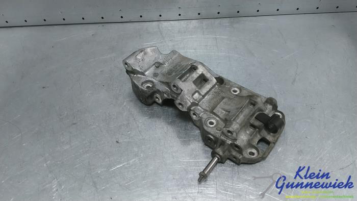 Usagé Support dynamo bas BMW 3-Série Prix € 20,00 Règlement à la marge proposé par Klein Gunnewiek Autodemontage & Motorentechniek