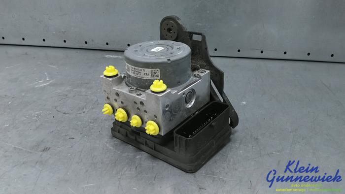Used ABS pump Volkswagen Passat Price € 101,00 Margin scheme offered by Klein Gunnewiek Autodemontage & Motorentechniek
