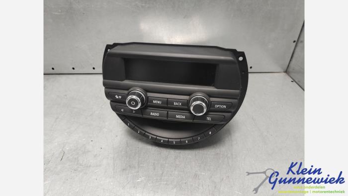 Używane Radio Mini Mini Cena € 345,00 Procedura marży oferowane przez Klein Gunnewiek Autodemontage & Motorentechniek