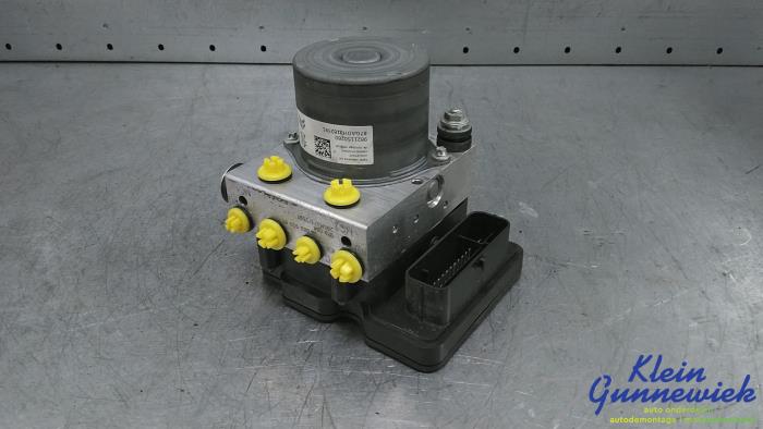 Begagnade ABS-pump Opel Vivaro Pris € 147,00 Marginaltabell erbjuds av Klein Gunnewiek Autodemontage & Motorentechniek