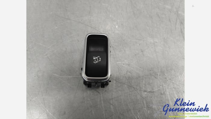Usagé Ordinateur divers Mercedes GLA Prix € 20,00 Règlement à la marge proposé par Klein Gunnewiek Autodemontage & Motorentechniek