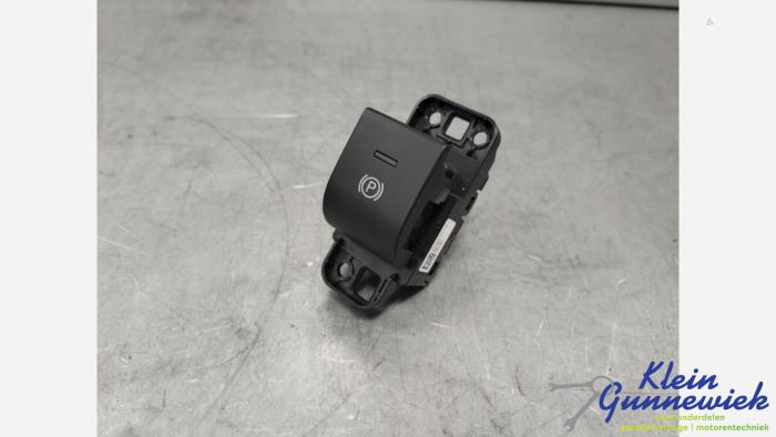 Używane Przelacznik hamulca postojowego Fiat 500e Cena € 25,00 Procedura marży oferowane przez Klein Gunnewiek Autodemontage & Motorentechniek