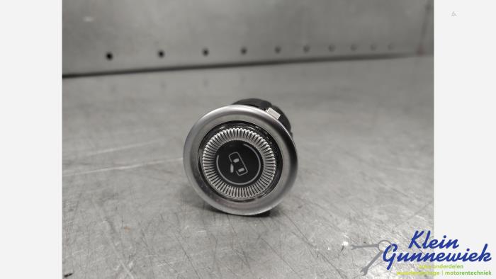 Gebrauchte Schalter Fiat 500e Preis € 20,00 Margenregelung angeboten von Klein Gunnewiek Autodemontage & Motorentechniek