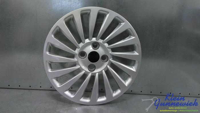 Używane Kolpak Fiat 500e Cena € 25,00 Procedura marży oferowane przez Klein Gunnewiek Autodemontage & Motorentechniek