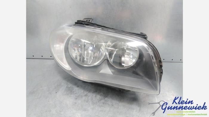 Używane Reflektor prawy BMW 1-Serie Cena € 80,00 Procedura marży oferowane przez Klein Gunnewiek Autodemontage & Motorentechniek