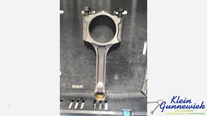 Usagé Bielle Renault Grand Scenic Prix € 50,00 Règlement à la marge proposé par Klein Gunnewiek Autodemontage & Motorentechniek