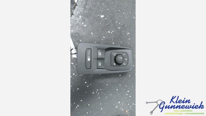 Usados Interruptor combinado de ventanillas Volkswagen Caddy Precio € 20,00 Norma de margen ofrecido por Klein Gunnewiek Autodemontage & Motorentechniek