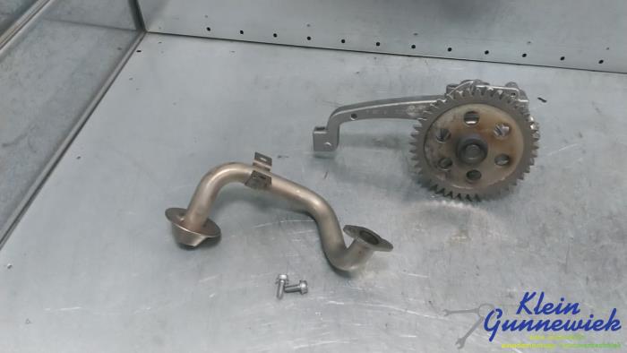 Usagé Pompe à huile Volkswagen Transporter Prix € 75,00 Règlement à la marge proposé par Klein Gunnewiek Autodemontage & Motorentechniek
