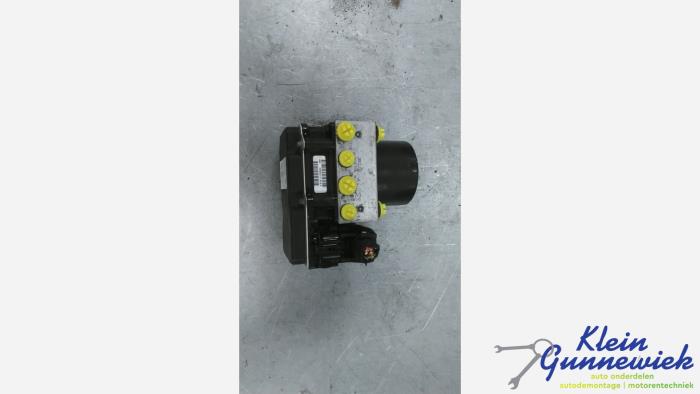 Używane Pompa ABS Skoda Fabia Cena € 60,00 Procedura marży oferowane przez Klein Gunnewiek Autodemontage & Motorentechniek