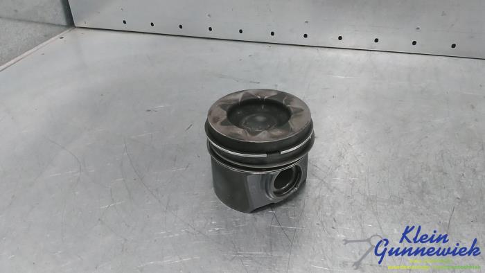 Usados Pistón Ford Kuga Precio € 68,00 Norma de margen ofrecido por Klein Gunnewiek Autodemontage & Motorentechniek