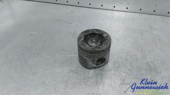 Usados Pistón Ford Kuga Precio € 68,00 Norma de margen ofrecido por Klein Gunnewiek Autodemontage & Motorentechniek