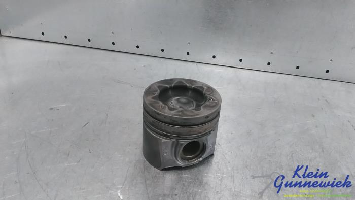 Usados Pistón Ford Kuga Precio € 68,00 Norma de margen ofrecido por Klein Gunnewiek Autodemontage & Motorentechniek