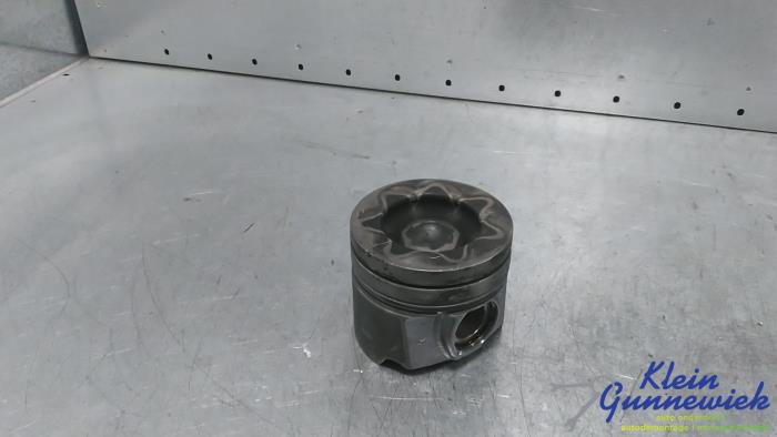 Usados Pistón Ford Kuga Precio € 68,00 Norma de margen ofrecido por Klein Gunnewiek Autodemontage & Motorentechniek