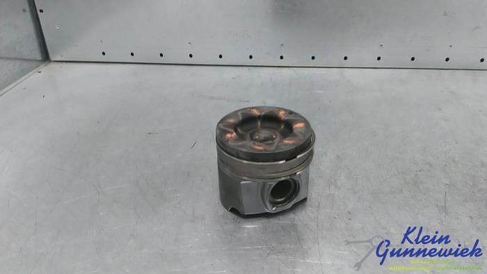 Usagé Piston Opel Vivaro Prix € 68,00 Règlement à la marge proposé par Klein Gunnewiek Autodemontage & Motorentechniek