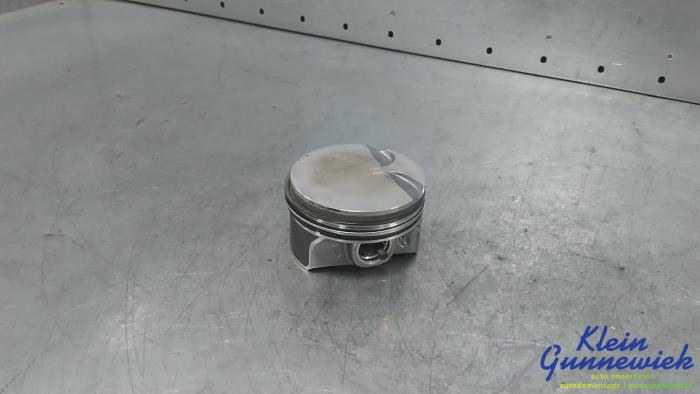 Usados Pistón Volkswagen E-Golf Precio € 55,00 Norma de margen ofrecido por Klein Gunnewiek Autodemontage & Motorentechniek