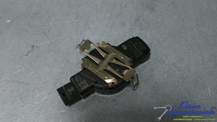 Begagnade Regnsensor BMW 7-Serie Pris € 69,00 Marginaltabell erbjuds av Klein Gunnewiek Autodemontage & Motorentechniek