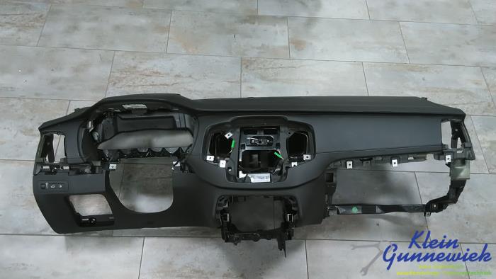 Używane Panel Volvo XC90 Cena € 895,00 Procedura marży oferowane przez Klein Gunnewiek Autodemontage & Motorentechniek
