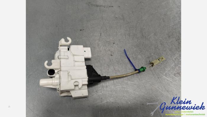 Door soft close latching motor